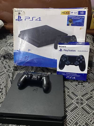 Ps4 slim 1tb online with two controllers