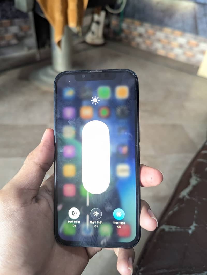 Apple iPhone 13 4