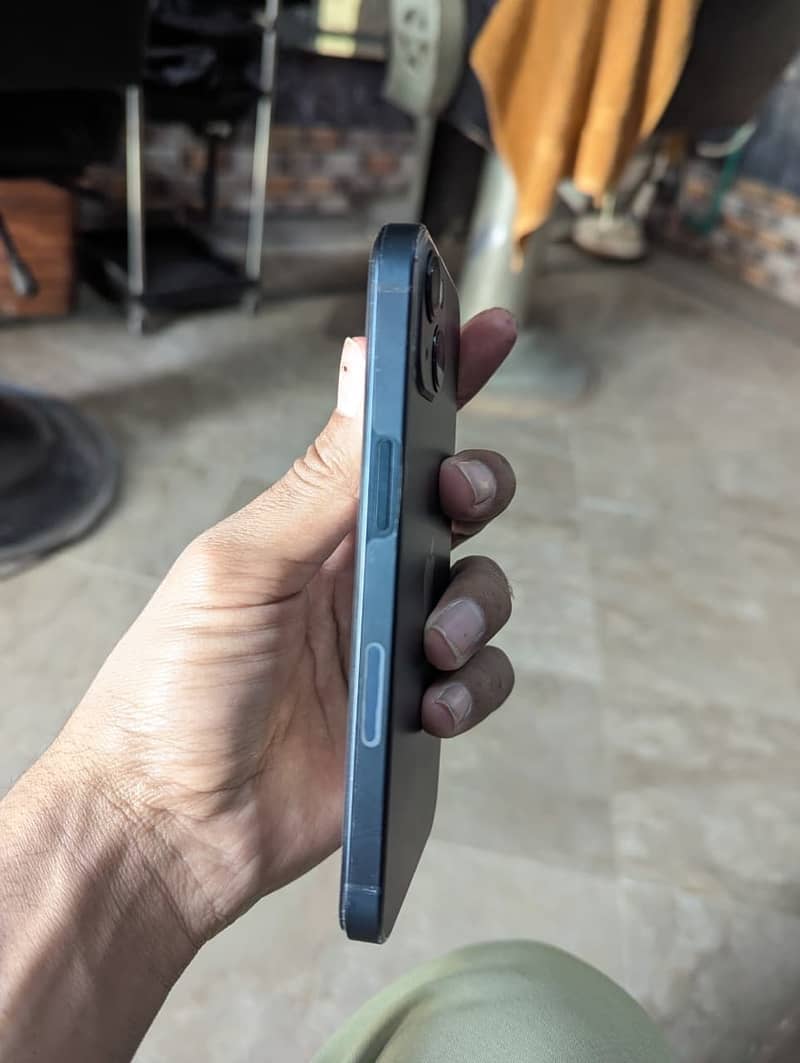 Apple iPhone 13 5