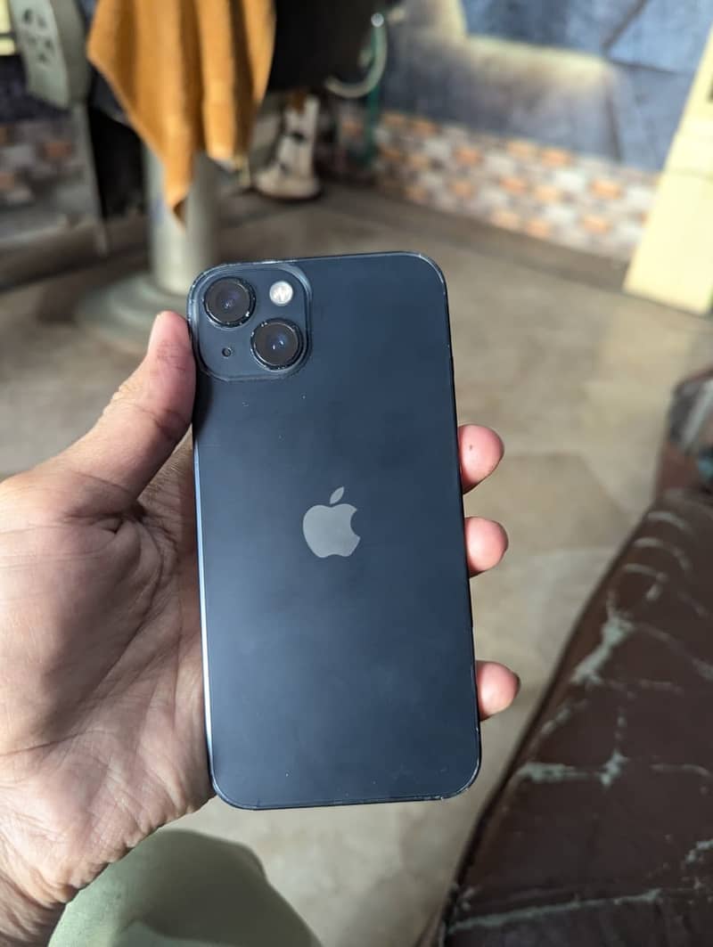 Apple iPhone 13 8
