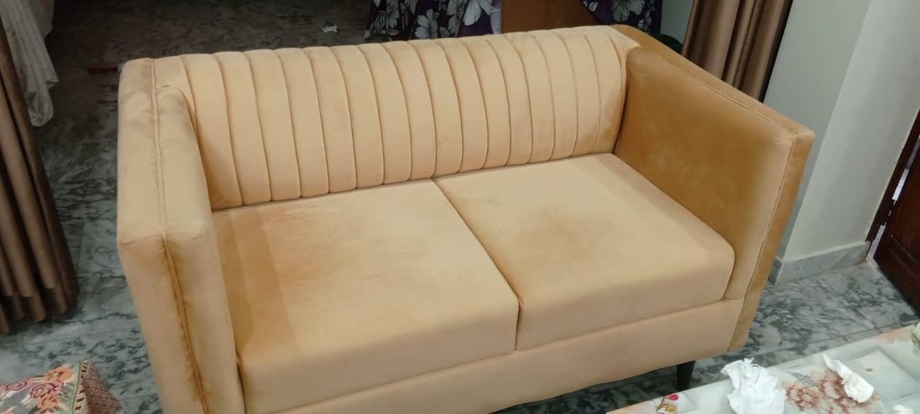 2 pieces 2 seater sofas 1