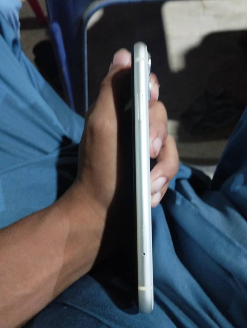 iPhone 11 2