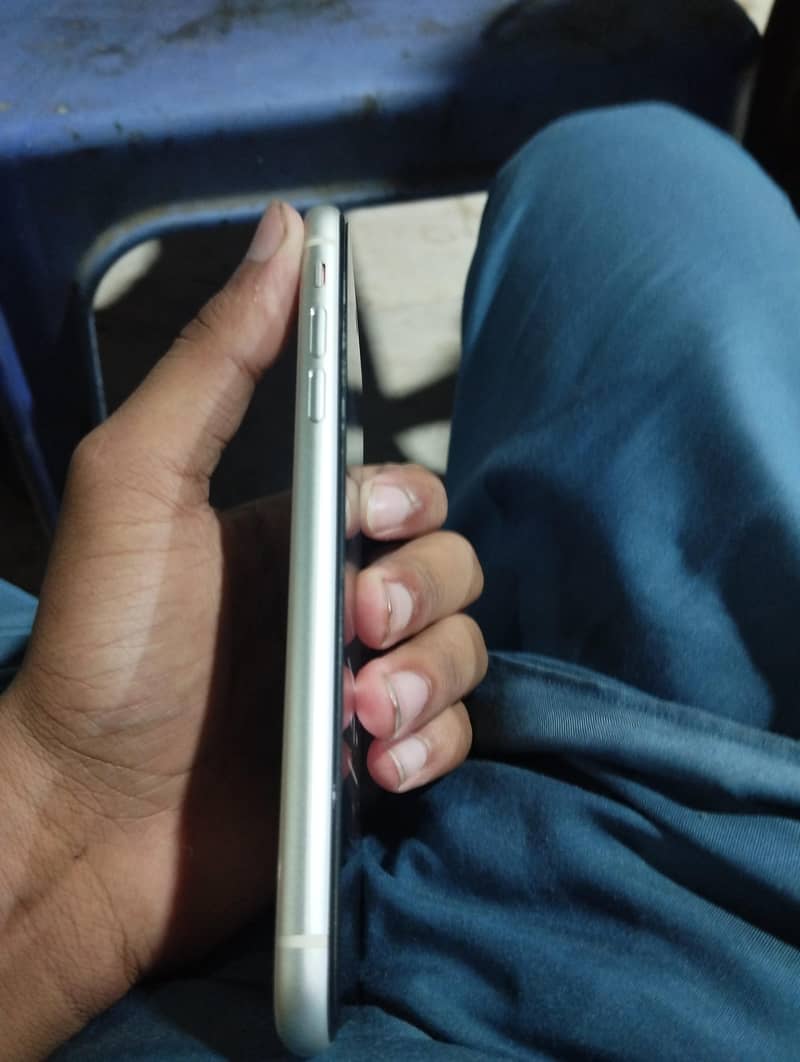 iPhone 11 3