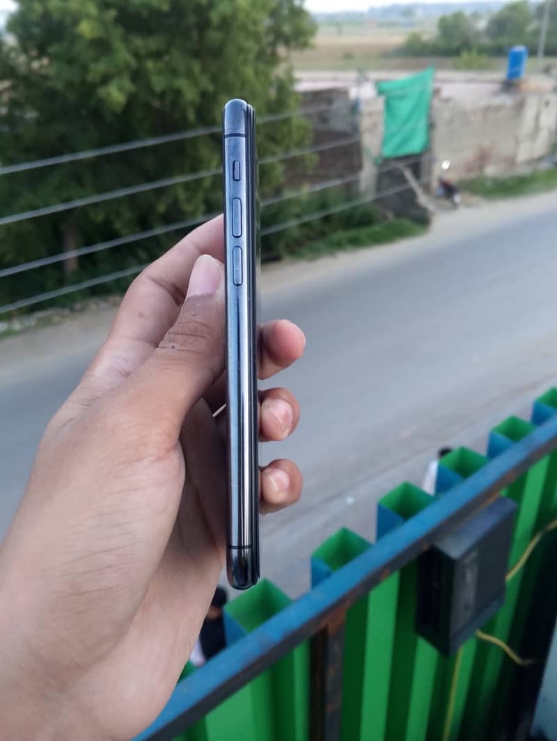 iPhone 11 Pro 1