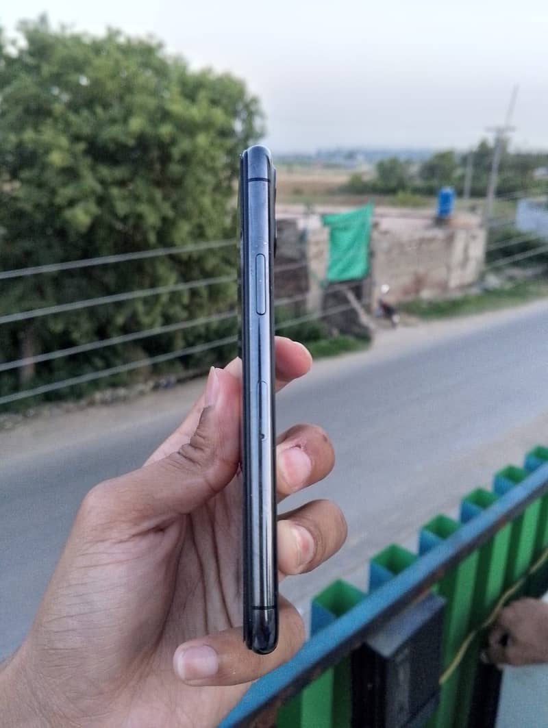 iPhone 11 Pro 2