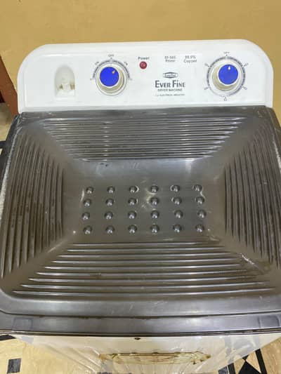 WASHING MACHINE AND DRYER