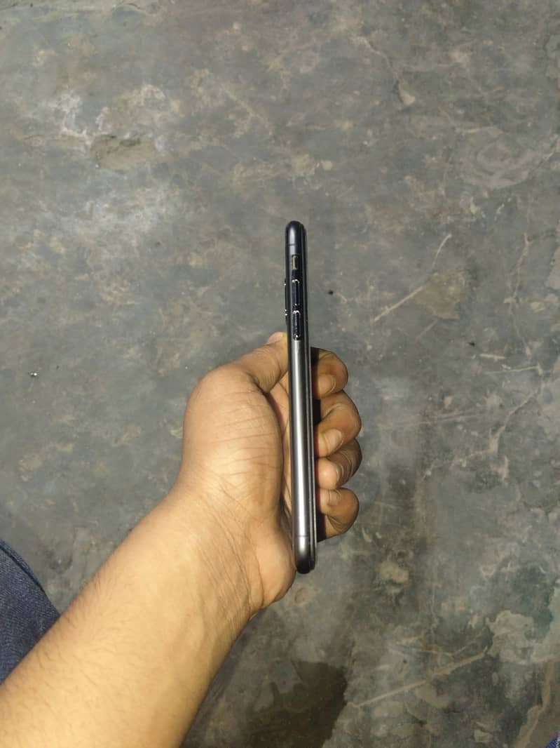 Apple iPhone X 4
