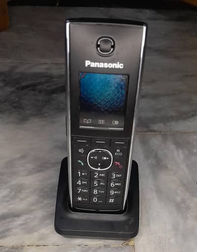 Panasonic Cordless Landline Phone with Charging Base and power adapter