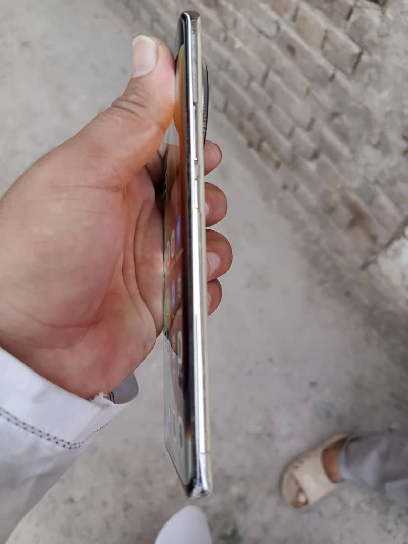 Tecno coman 30 4