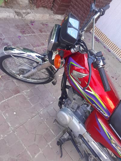 Honda 125 Lahore nbr 2017 model total original bike
