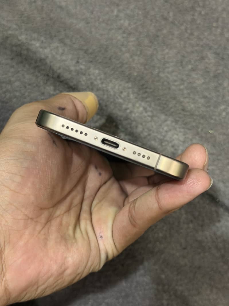 Iphone 16 pro max 3