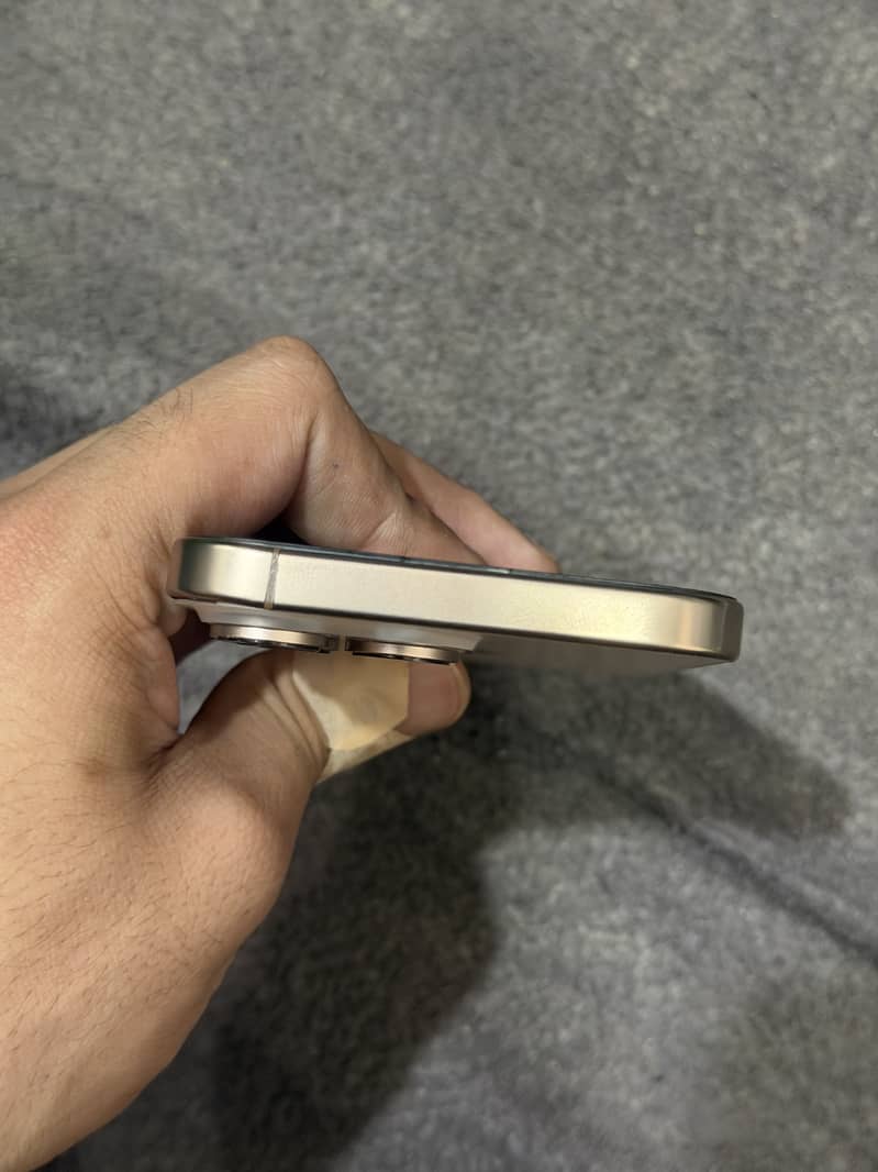 Iphone 16 pro max 4