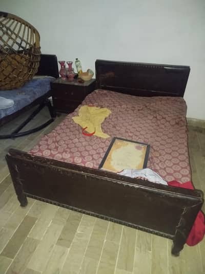 2 single bed with side table . 1 double bed with 2 side table