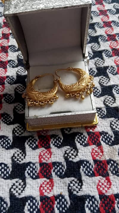 GOLD FOR SALE. WEIGHT 4.14 GRAM