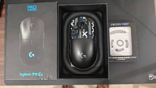 Logitech g pro wireless complete box with glass skates and premium gri