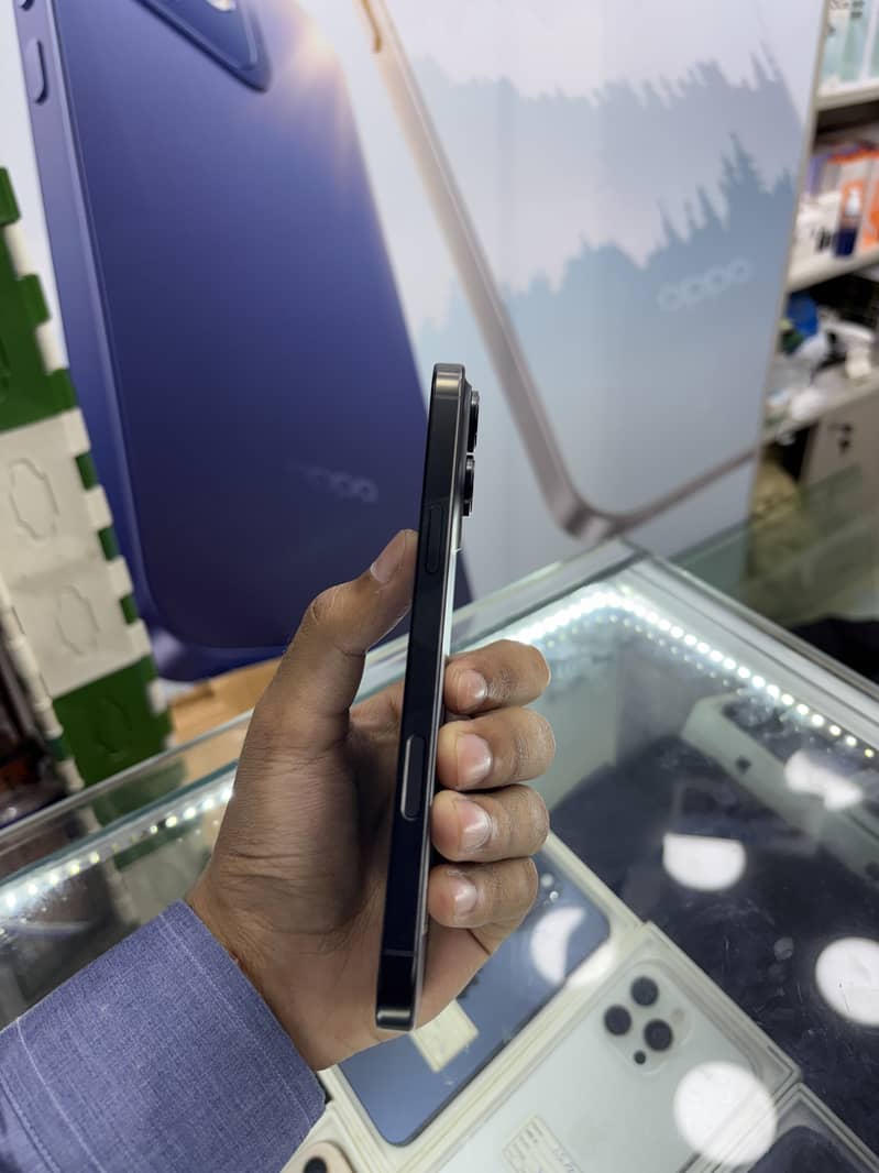 Iphone 16 pro max 3