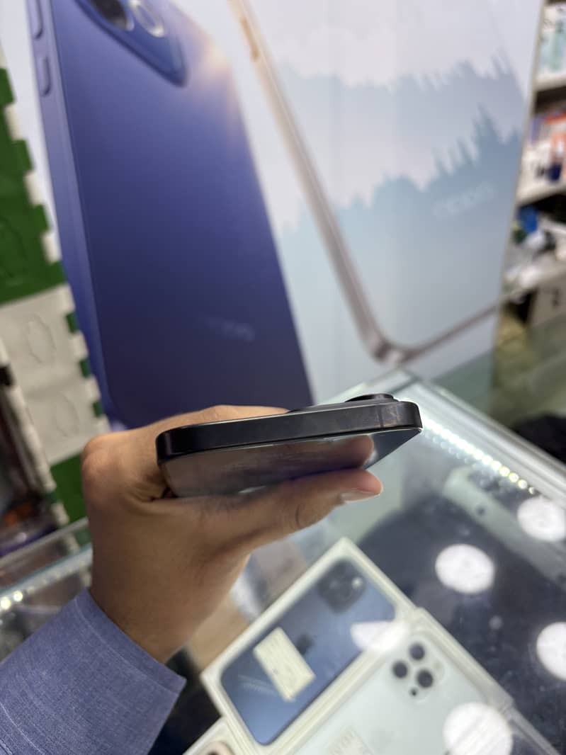 Iphone 16 pro max 4