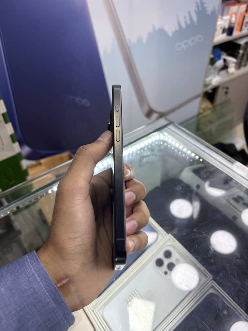Iphone 16 pro max 5