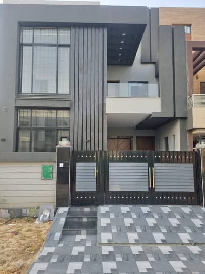 5 Marla Modern House for Rent in Bahria Orchard Lahore Prime Location
