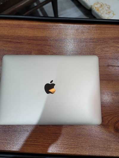 MacBook Pro 13” – 8GB RAM | 256GB SSD
