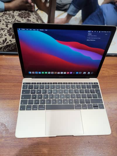 MacBook Pro 2015 13” – 8GB RAM | 256GB SSD