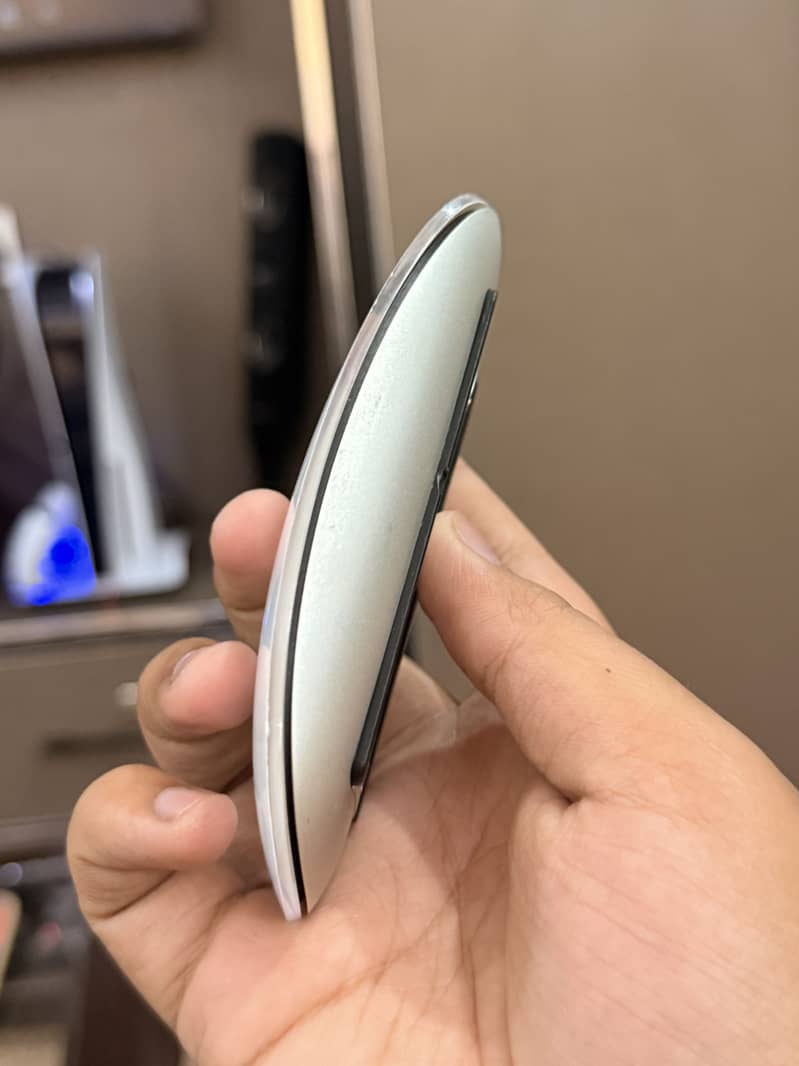 Apple Magic Mouse 1st Generation 2