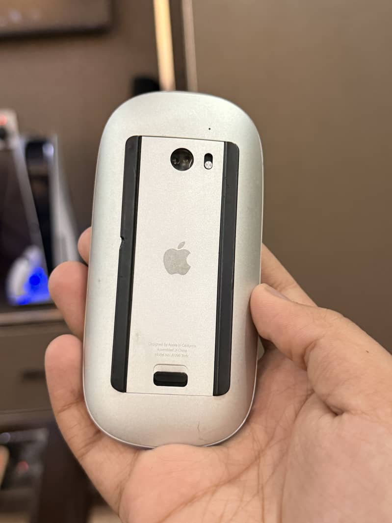 Apple Magic Mouse 1st Generation 3
