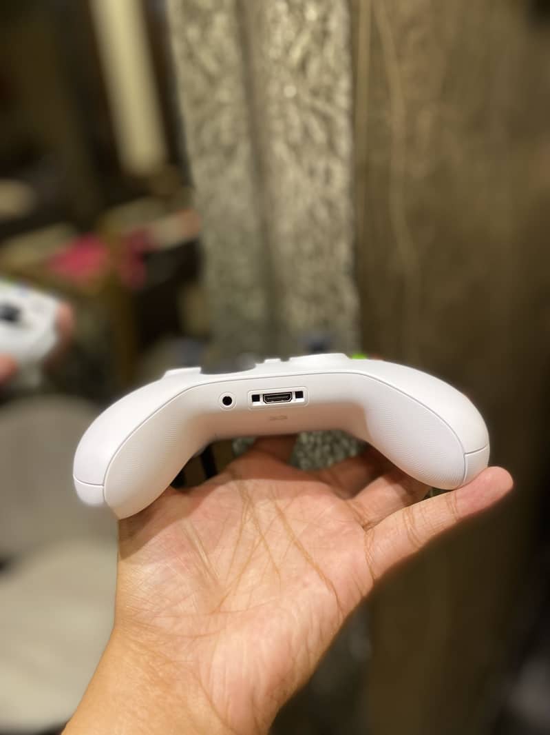 XBOX SCERIES S CONTROLLER 1