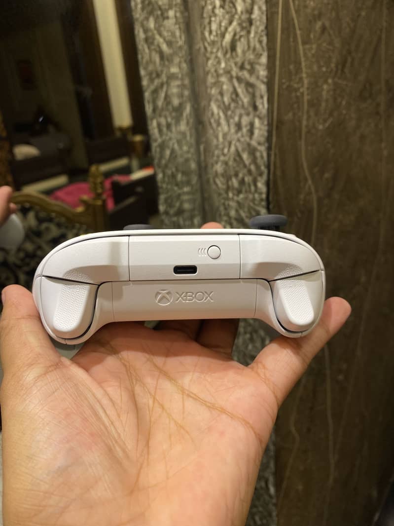 XBOX SCERIES S CONTROLLER 4