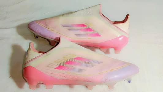 Football shoes Nike phantom airzom adidas predator puma future