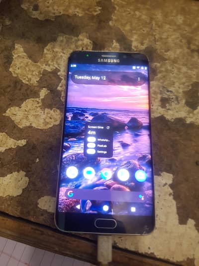 Samsung S6 Edge Plus.