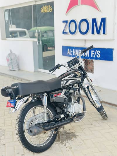 Honda 125 black
