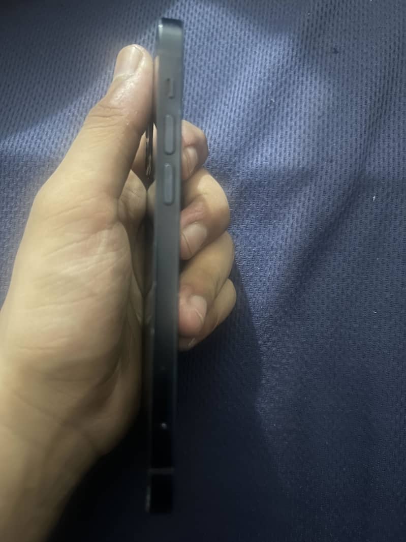iPhone 12 4