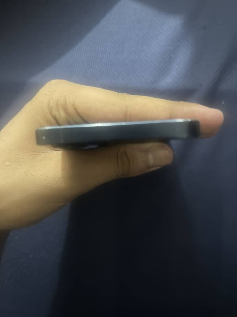 iPhone 12 6