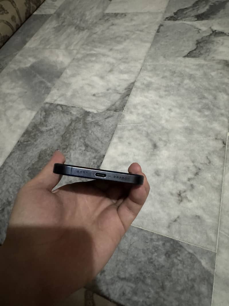 Iphone 15 Pro max 5