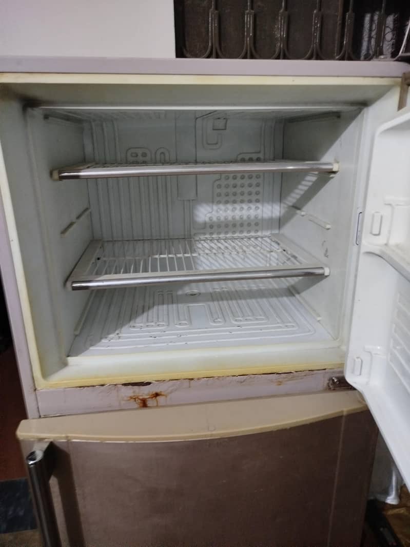 dawlance fridge Normal condition 1