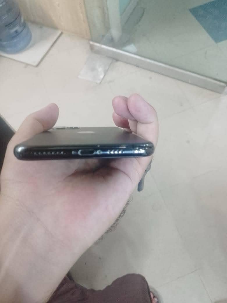 Iphone 11 pro max 4