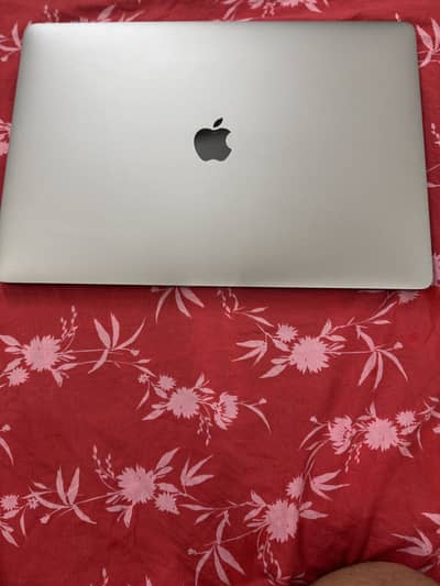 Macbook 2019 condition 10/10.      Very neat and clean.