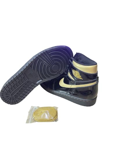 AIR JORDAN 1 RETRO HIGH 'BLACK METALLIC GOLD' (NIKE)