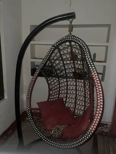 Swinging chair 9/10 almost new