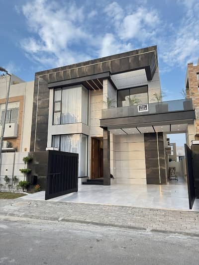 Modern Luxury & Prime Location: 8 Marla Designer Villa in DHA Phase 9Town