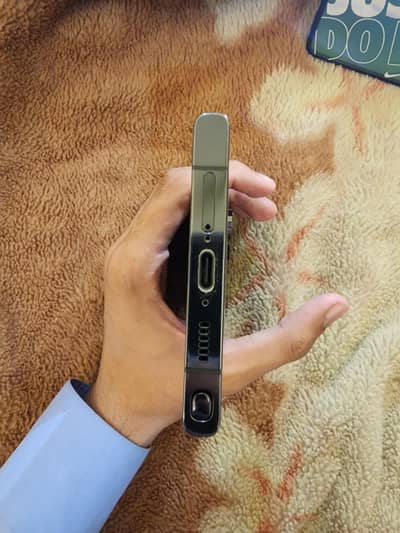 S23 Ultra 256 GB 4 Months sime time reamaining, Condition 10/10.