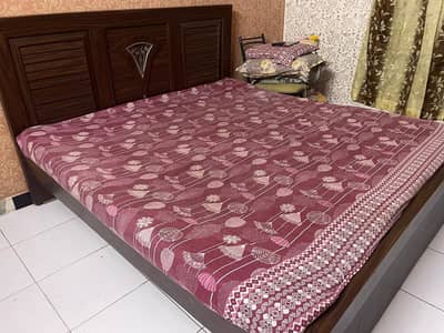 king bed with mattres