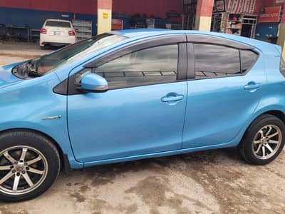 toyota Aqua 2013/17 genuan