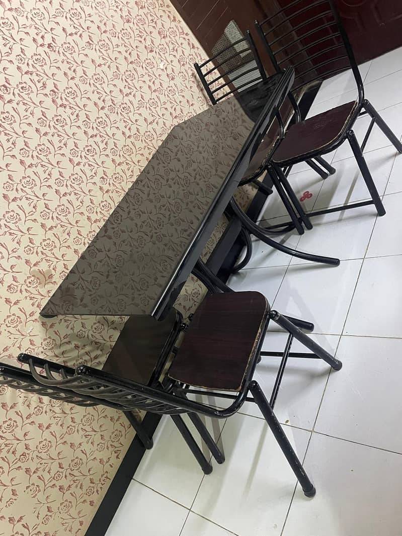 dinning table set good condition 1