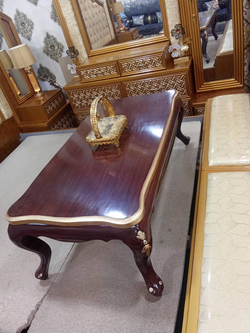 Center Table 0