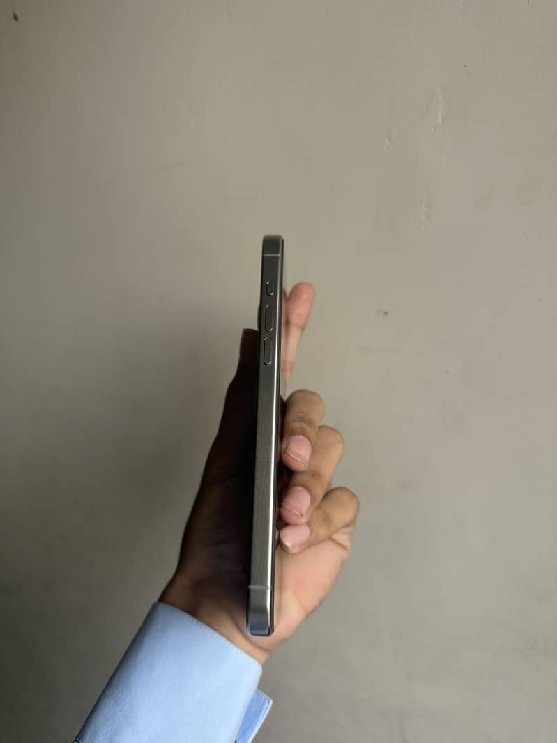 iPhone 15 pro max 2