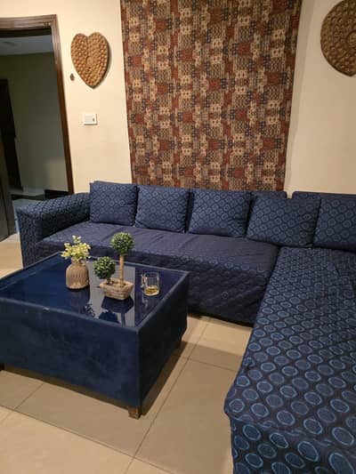 L shaped 7 seater sofa with table