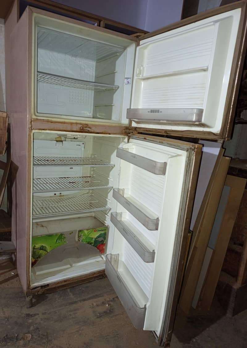 DAWLANCE FRIDGE 1