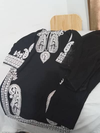 Embroidered 3 pc suit in Large Size (with chiffon dupatta)